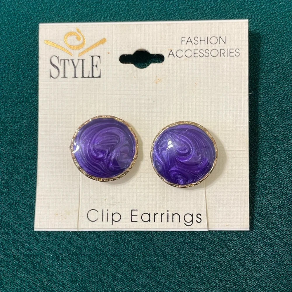 NWT Vintage, double sided pink and purple clip on earrings